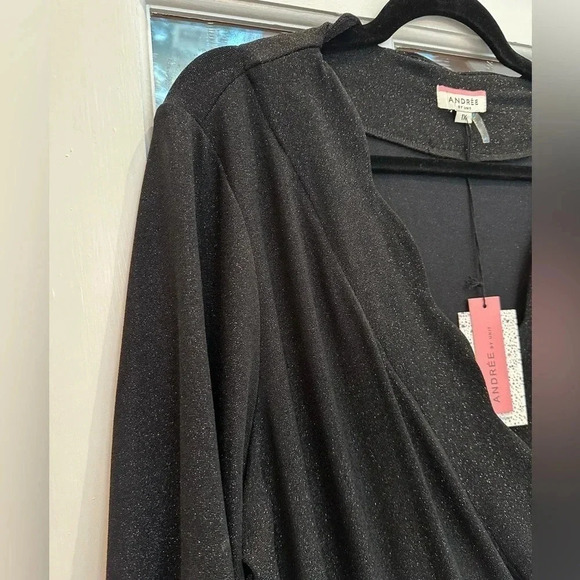 Andree by Unit Women's Metallic Black Wrap Front Stretch Top Plus Size 1X NWT - Picture 4 of 14